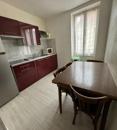 Appartement accueillant à Néris-les-Bains - 35 m², terrasse agréable