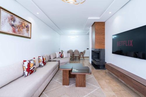 Appartement avec Piscine dans Résidence Privée