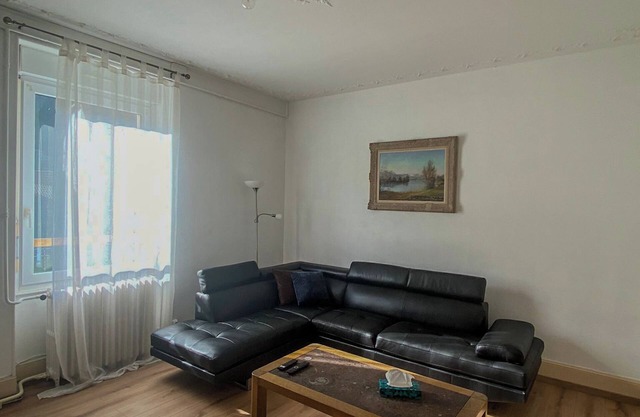 Appartement entier 92 m2, 3 chambres et 1 salon, proche centre ville, parking