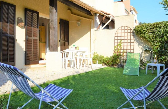 Appartement Le Lavandou, 2 pièces, 4 personnes - FR-1-251-238