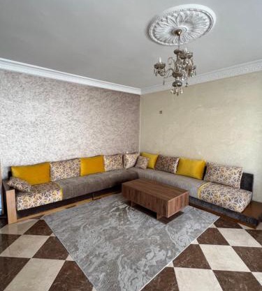 Appartement spacieux avec terrasse à 10 minutes du centre