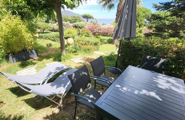 Appartement T3 dans Mas Provençal à 100 m de la plage/C
