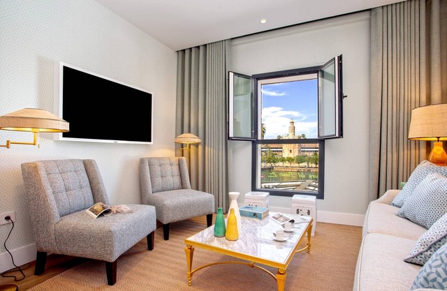 Luxury apartment Torre del Oro View. Betis XXIV