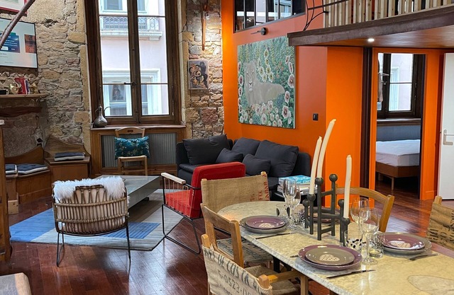 Appartement Typique "Coeur de Lyon" avec Ascenseur et Parking