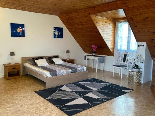 Appartement une chambre plus une chambre bébé ou enfant trois ans à la campagne au calme