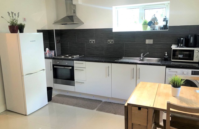 Apple House Guesthouse Heathrow Airport