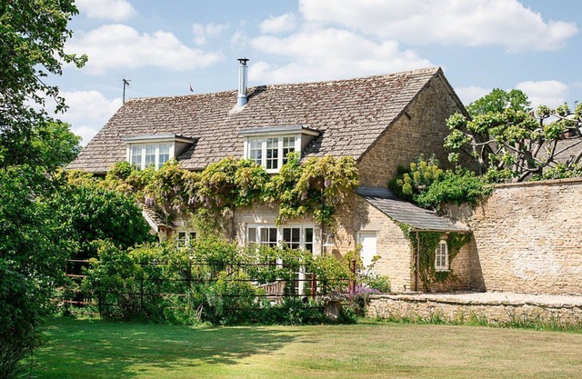 Apple Store Cottage - sleeps 2 guests in 1 bedroom