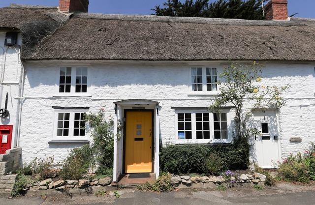 Apple Tree Cottage, BURTON BRADSTOCK