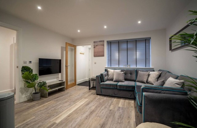 Applewood Ground Floor Apartment is a 2 bedroom with parking in Three Bridges