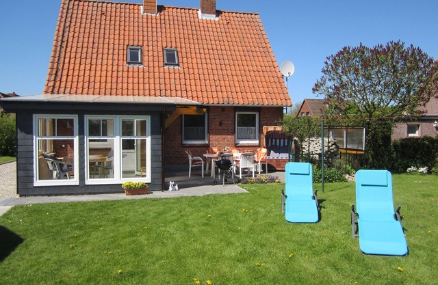 environ 100 m² pour 2 à 6 personnes, jardin d’hiver, terrain clôturé HT willk.
