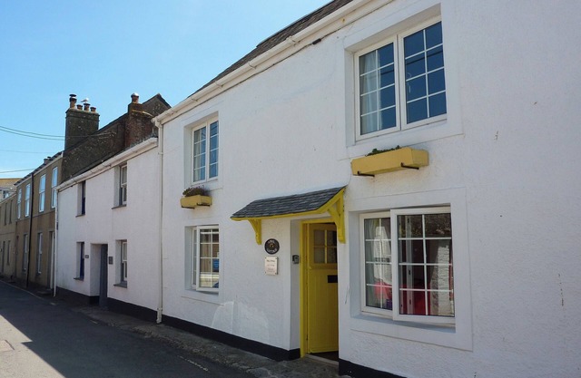 April Cottage, COVERACK