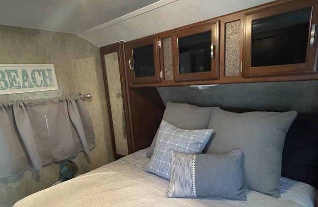 NEW rental minutes from Sanibel & Fort Myers Beach!!
