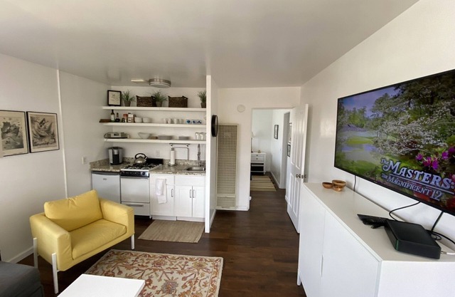 Apt 3 Carmel by the Sea