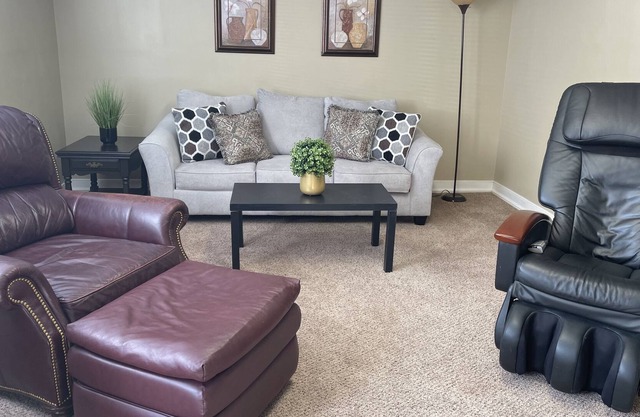 Nice 2 bedroom apartment with free off-street parking