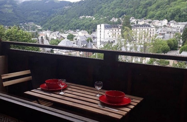 App. 5 pers, 200m du centre, très jolie vue, pour ski, cures ou vacances vertes