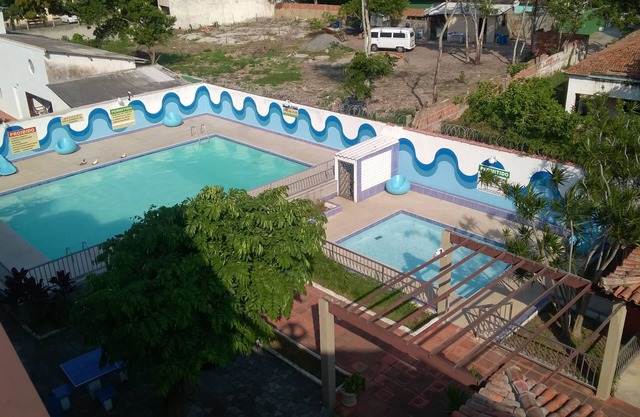 Apt Duplex dans Condo. 2 places de parking, piscine, grillades et WIFI.