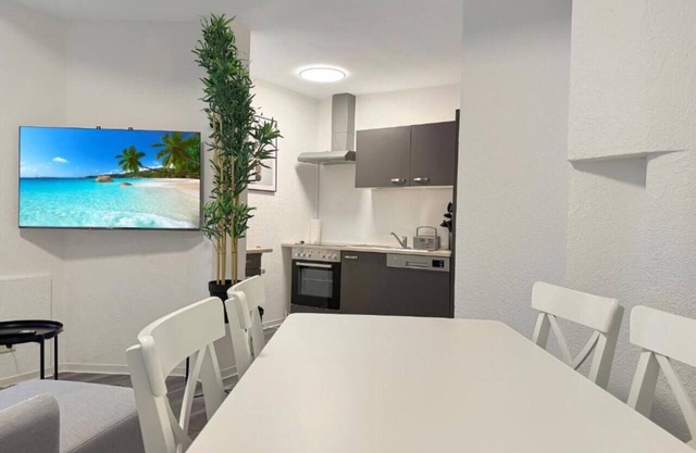 Modern accommodation for 8 - 200m to Marienplatz