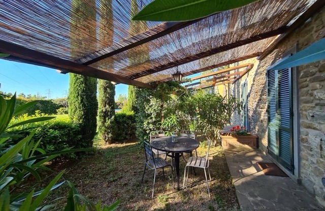 Apt dans une ferme du 19ᵉ siècle près de Cortona, piscine, jardin et belles vues