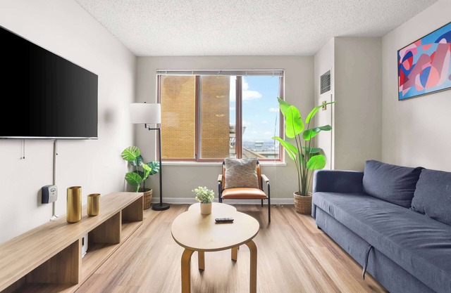 Crystal City Stay: Work & Relax