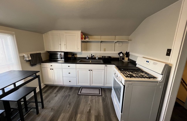 Apt on Pebrican, modern & near downtown Cheyenne