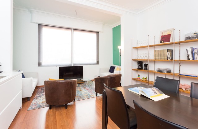 Appartement lumineux et calme au coeur de Barcelone. Entièrement équipé. Nouveau-rénové!