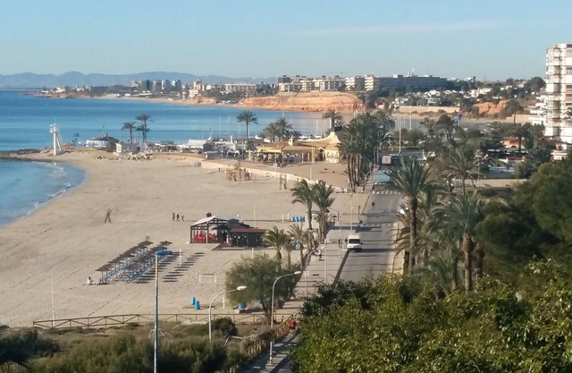 Appartement Deux pièces dans urbanisation avec accès direct à deux plages. A. A.