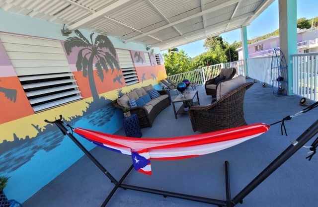 Apt w/ Pool Deck & Games, 5 mins From The Beach- CU