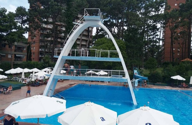 Apt avec piscine dans la belle station balnéaire accidentée de Punta del Este