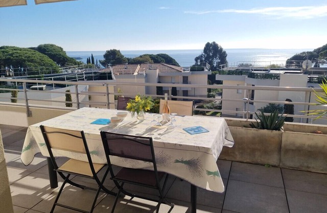 Apt Magnifique Vue Mer, 80m Plage à Pied, Piscine