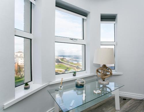 Apt3, No 2 Antrim Gardens, Portrush with Seaview