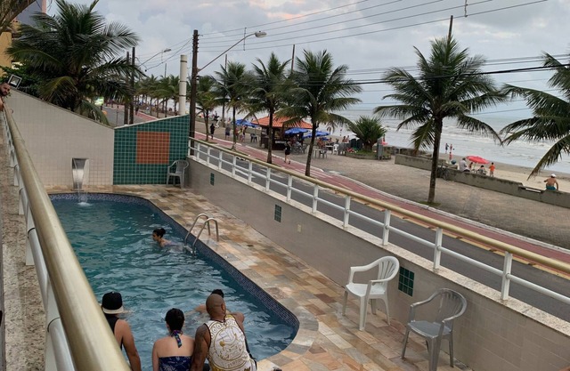 Apto 1 Dorm Frente ao mar com Piscina no Centro
