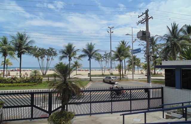 APTO FRENTE MER HAUT STANDARD ## service de plage courtoisie ###