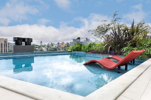 Apto Luxo 1Q Varanda, Piscina, Academia e Garagem