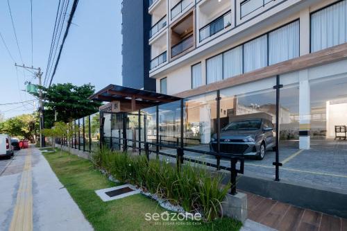 Aptos completos em prédio com piscina a 280m da Praia - CLFs