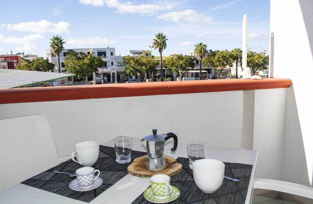 JOLI APPARTEMENT DEUX PIÈCES AVEC TERRASSE MEUBLÉE