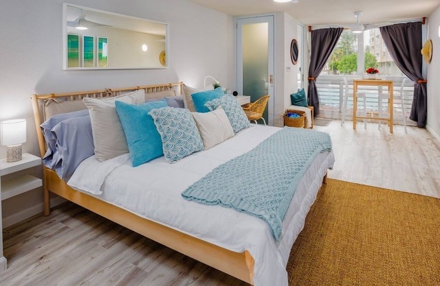Aqua Nest, beach front cozy Studio at Condado