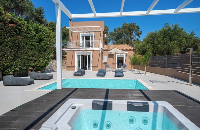 Villa de luxe avec piscine privée, 0. 4km de la plage "VILLA MARGI" - WiFi gratuit
