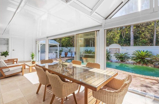Aquablue Holiday Home - Hot Spa 10 Person & Pool - 2m Walk to Beaches