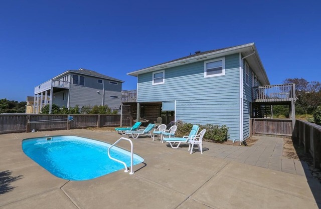 Oceanside home in Duck with an easy walk to the ocean and sound!