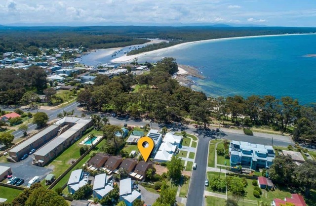 Aquamarine - Sun, surf and seaside adventures in this stylishly renovated Huskisson townhouse