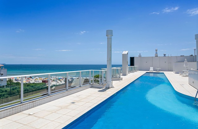 Aquarelle - Prédio nos Inglese pé-na-areia com piscina