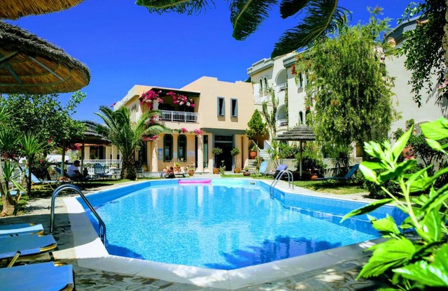 Aquarius Exclusive Hotel - Breakfast and Meal Included