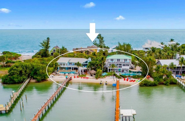 Aquarius Resort: 2 Side-by-side beach houses! 2 pools, 2 spas, 2 docks, & more!