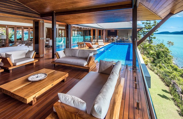 Aquila - exclusive island paradise