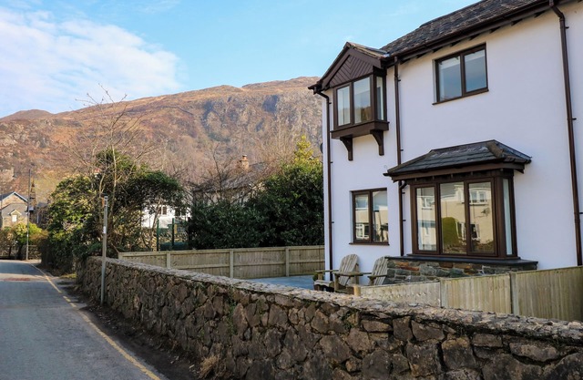 ARAN, pet friendly, character holiday cottage in Beddgelert