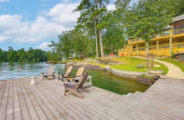 «Arcade Cove» - Lake Martin Home w / Private Dock!