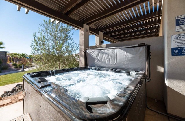 Arcadia 22 | Dog Friendly * 2 Living Rooms * Sleeps 18 * Fireplace