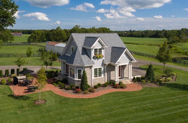 ARCADIA FARM COTTAGE - Luxury Bluegrass Retreat on 384-Acre Gated Horse Farm