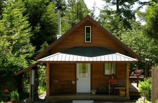 Arcata --- Confortable, cabine plus récente dans les Redwoods