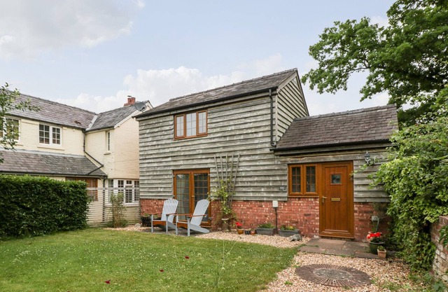 ARCHERS COTTAGE, romantic, character holiday cottage in Leominster